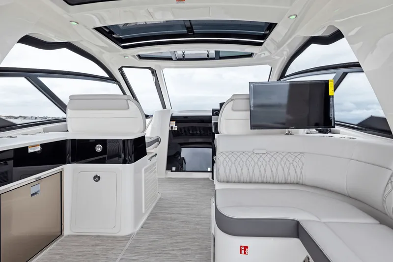 Slide: The Image of Sea Ray Sundancer 370 Outboard 2025 - 67