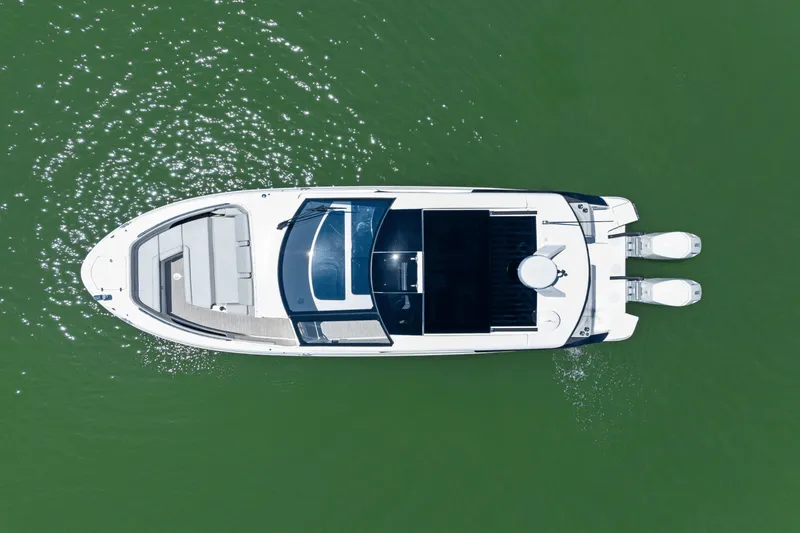 Slide: The Image of Sea Ray Sundancer 370 Outboard 2025 - 7