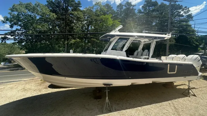 Slide: The Image of Robalo R360 2022 - 24