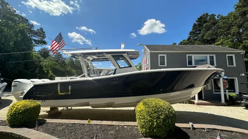 Slide: The Image of Robalo R360 2022 - 2