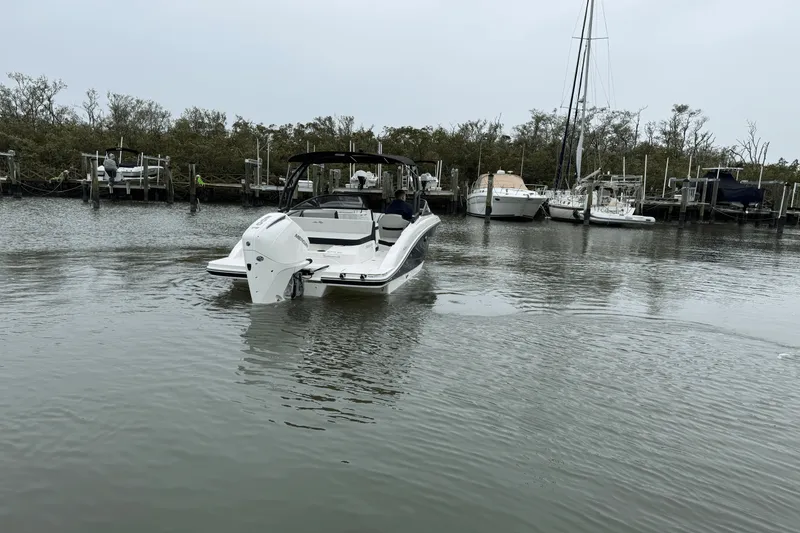 Slide: The Image of Sea Ray SPX 210 Outboard 2025 - 10