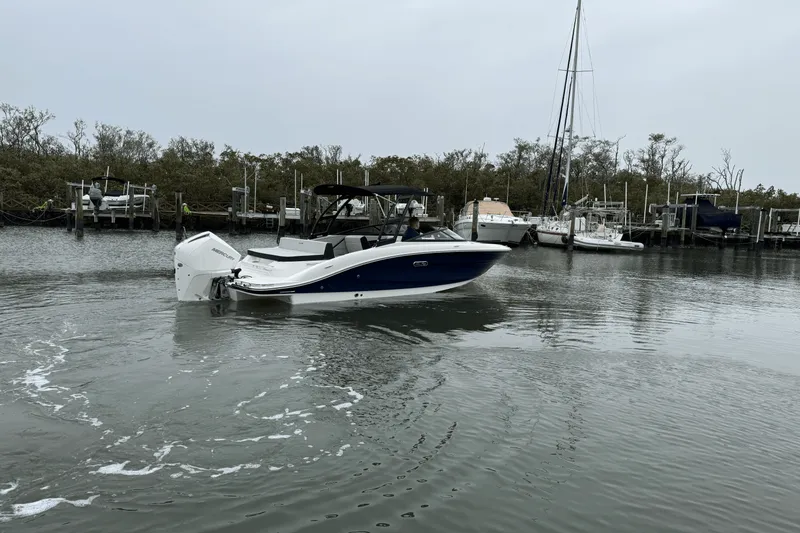 Slide: The Image of Sea Ray SPX 210 Outboard 2025 - 13