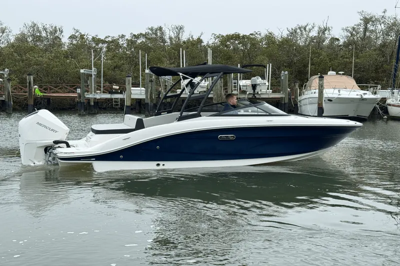 Slide: The Image of Sea Ray SPX 210 Outboard 2025 - 15