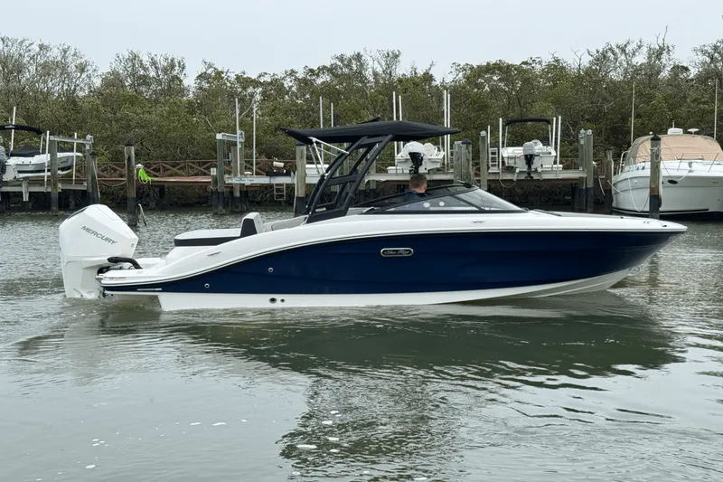 Slide: The Image of Sea Ray SPX 210 Outboard 2025 - 16