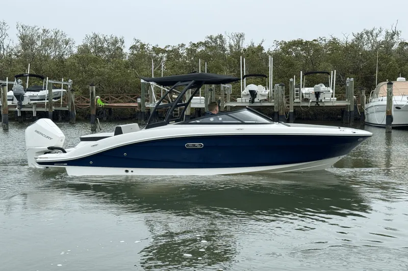 Slide: The Image of Sea Ray SPX 210 Outboard 2025 - 17