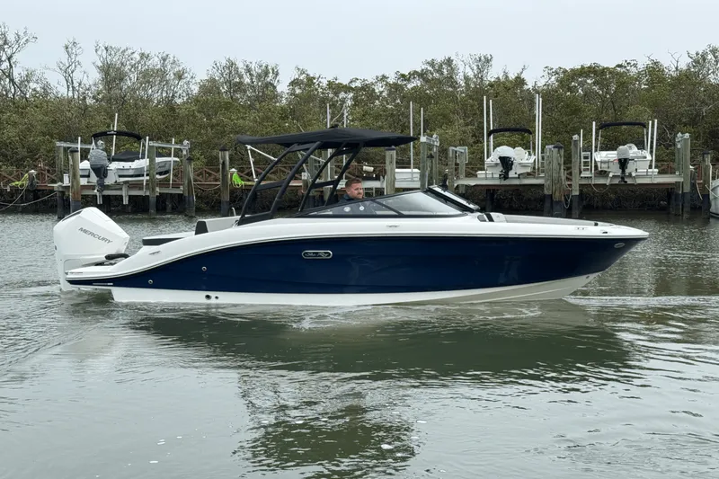 Slide: The Image of Sea Ray SPX 210 Outboard 2025 - 18