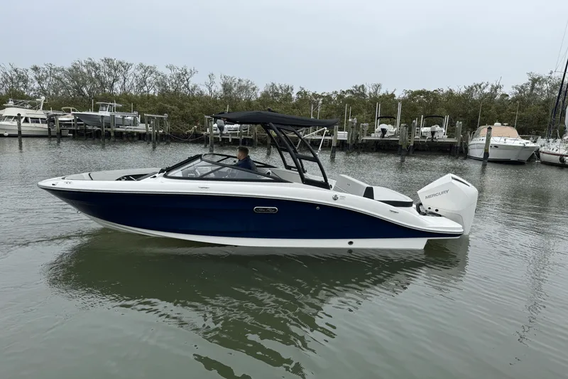 Slide: The Image of Sea Ray SPX 210 Outboard 2025 - 2