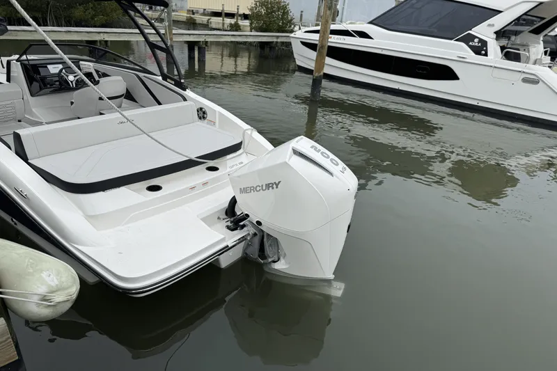 Slide: The Image of Sea Ray SPX 210 Outboard 2025 - 20