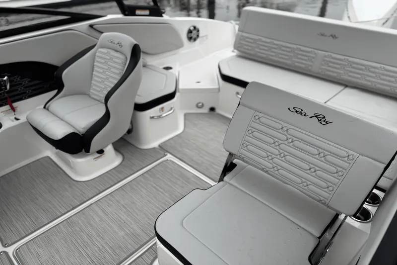 Slide: The Image of Sea Ray SPX 210 Outboard 2025 - 22