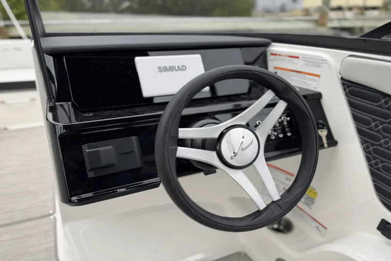 Slide: The Image of Sea Ray SPX 210 Outboard 2025 - 27