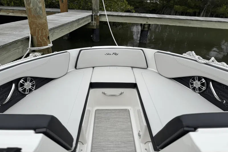 Slide: The Image of Sea Ray SPX 210 Outboard 2025 - 28