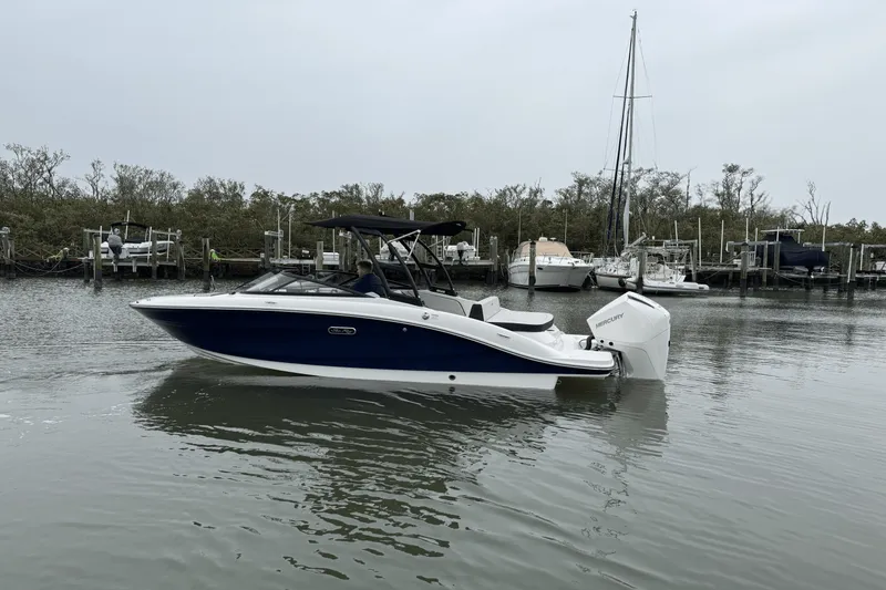 Slide: The Image of Sea Ray SPX 210 Outboard 2025 - 4