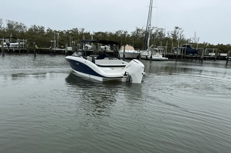 Slide: The Image of Sea Ray SPX 210 Outboard 2025 - 6