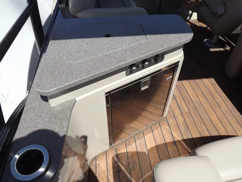 Slide: The Image of Avalon 2585 EL SaltWater Series 2018 - 25
