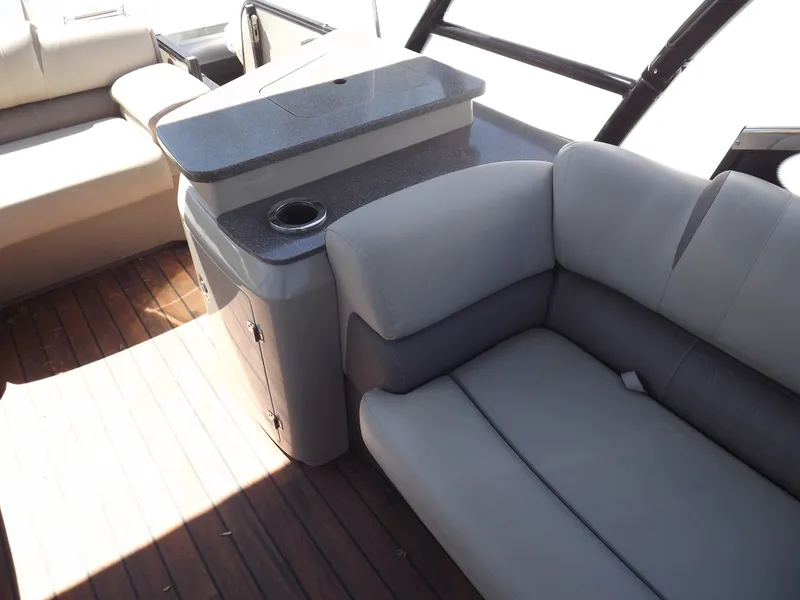 Slide: The Image of Avalon 2585 EL SaltWater Series 2018 - 19