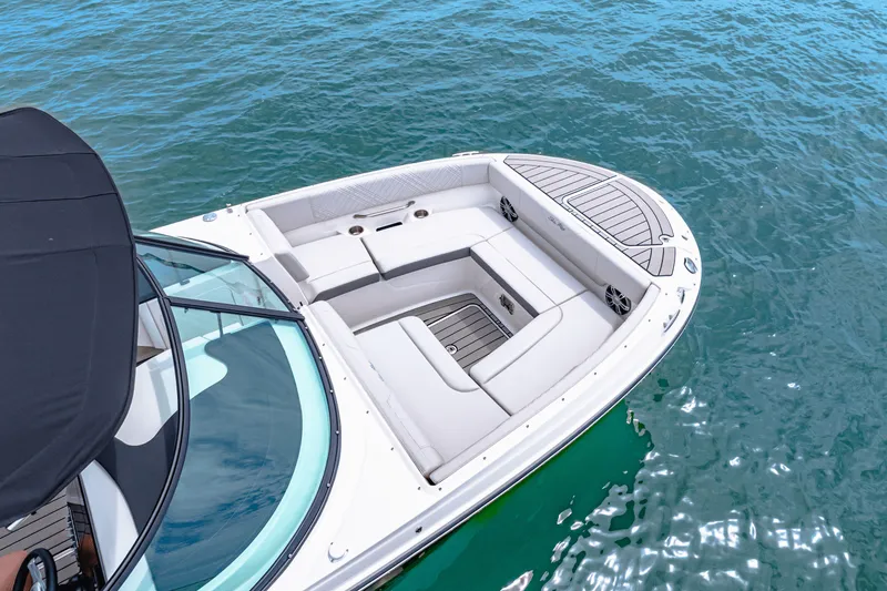 Slide: The Image of Sea Ray SDX 270 Outboard 2025 - 18