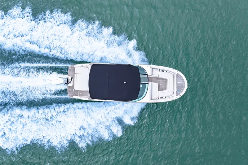 Slide: The Image of Sea Ray SDX 270 Outboard 2025 - 32