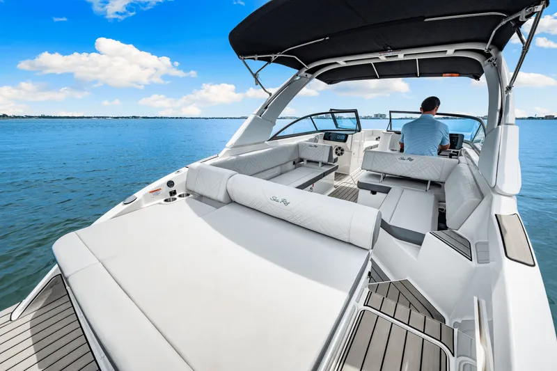 Slide: The Image of Sea Ray SDX 270 Outboard 2025 - 33