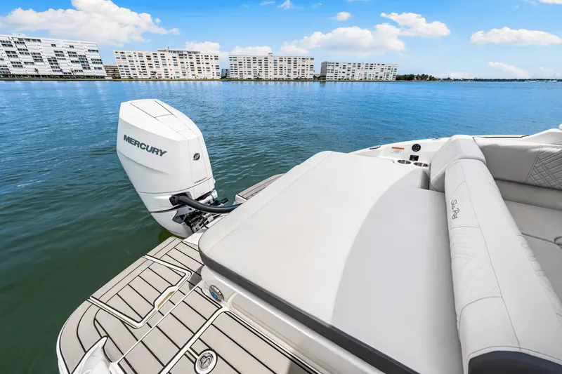 Slide: The Image of Sea Ray SDX 270 Outboard 2025 - 35