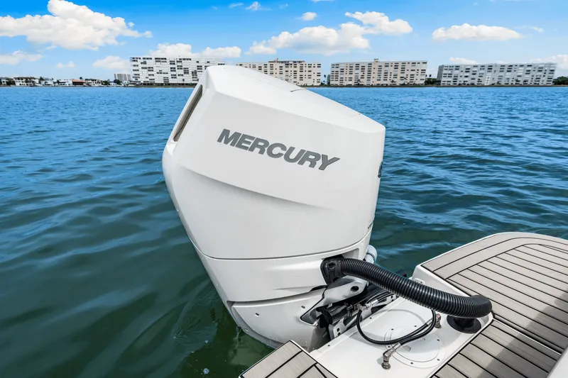 Slide: The Image of Sea Ray SDX 270 Outboard 2025 - 37