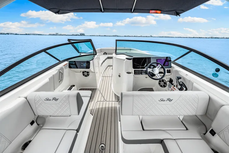 Slide: The Image of Sea Ray SDX 270 Outboard 2025 - 42