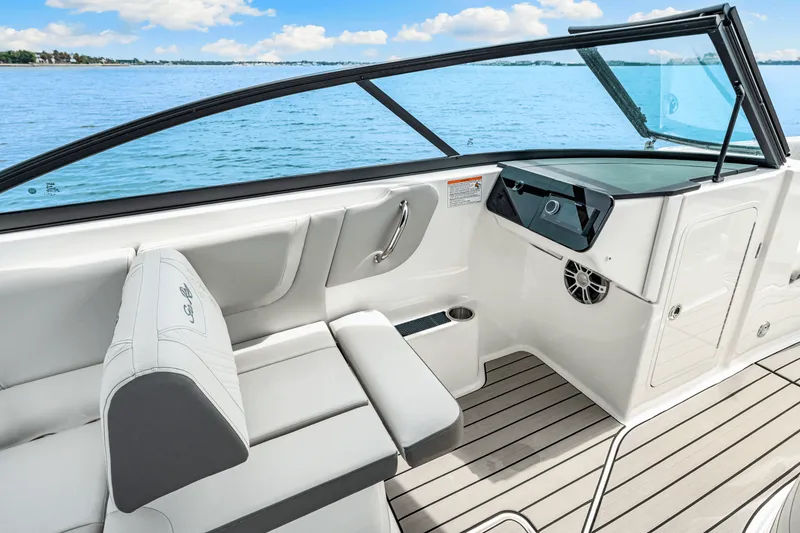 Slide: The Image of Sea Ray SDX 270 Outboard 2025 - 45