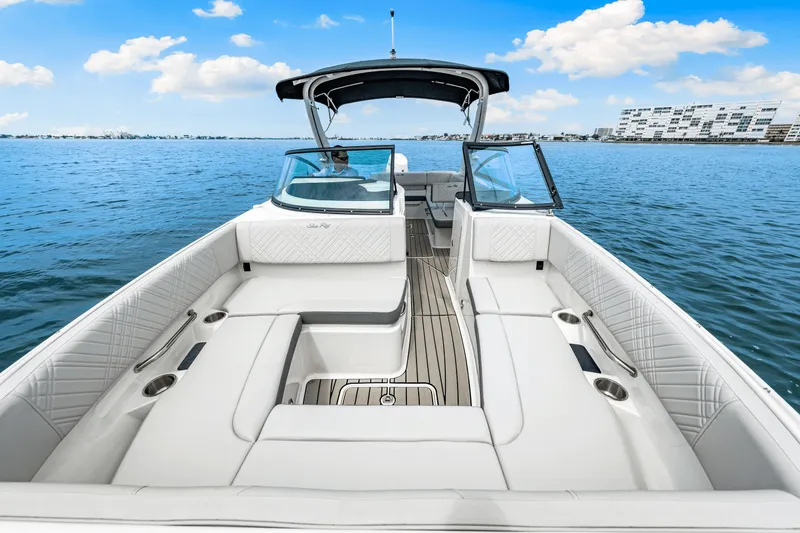Slide: The Image of Sea Ray SDX 270 Outboard 2025 - 50