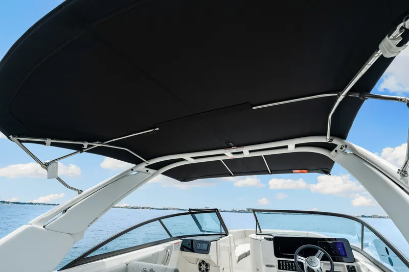 Slide: The Image of Sea Ray SDX 270 Outboard 2025 - 54