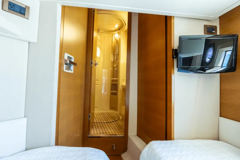 Slide: The Image of Azimut 40 FLYBRIDGE 2012 - 32