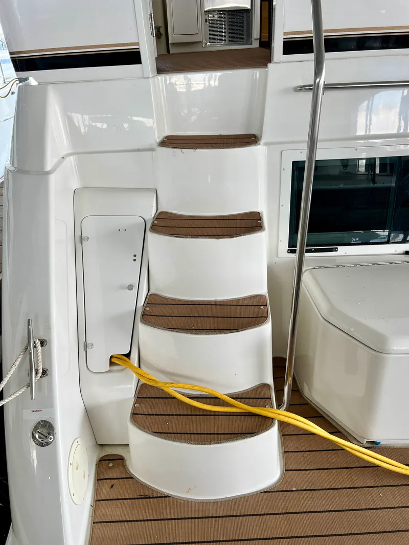 Slide: The Image of Carver Yachts 356 Motor Yacht 2000 - 26