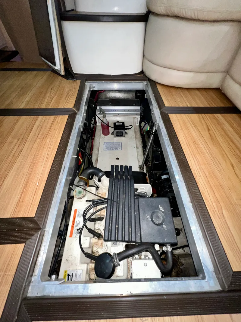Slide: The Image of Carver Yachts 356 Motor Yacht 2000 - 39