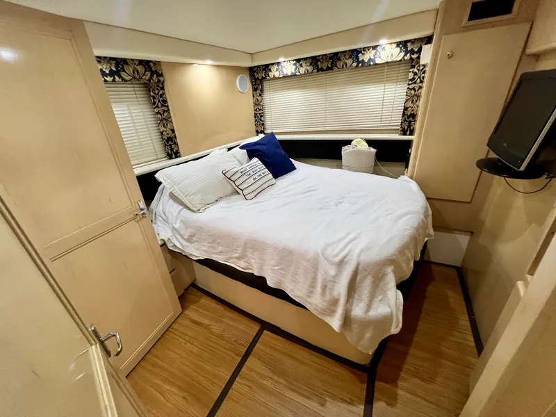 Slide: The Image of Carver Yachts 356 Motor Yacht 2000 - 8
