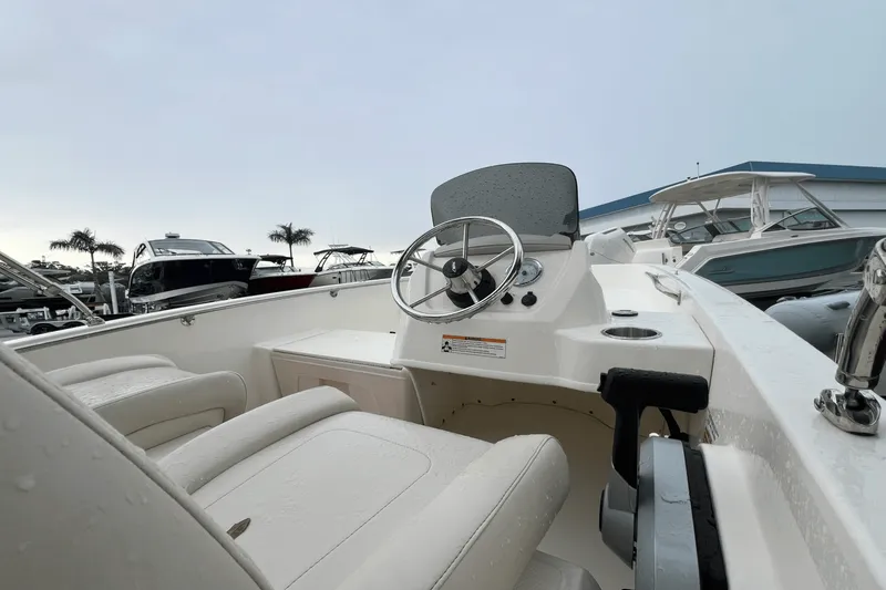 Slide: The Image of Boston Whaler 160 Super Sport 2025 - 10