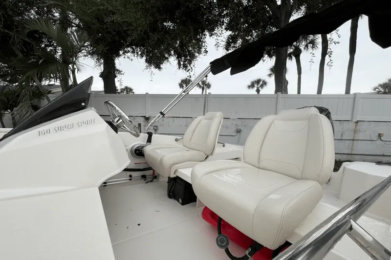 Slide: The Image of Boston Whaler 160 Super Sport 2025 - 7