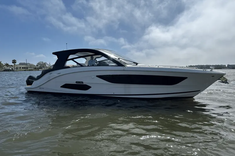 The Image of Sea Ray Sundancer 370 Outboard 2023 - 0