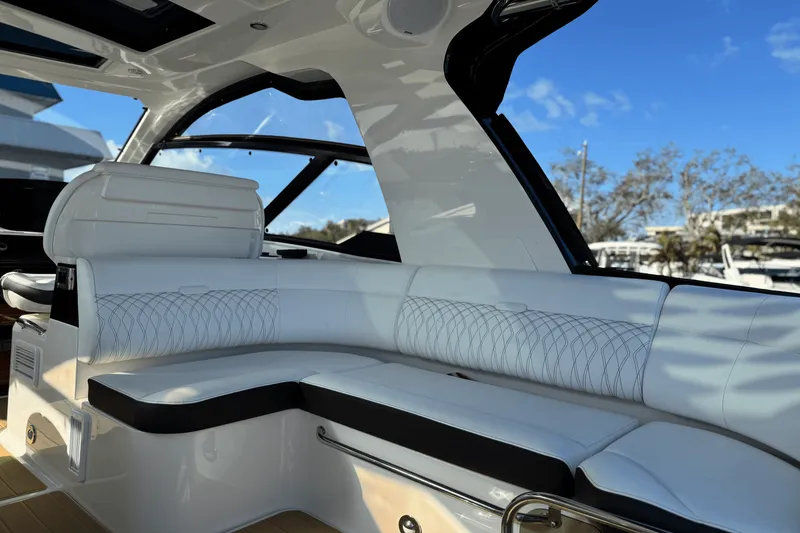 Slide: The Image of Sea Ray Sundancer 370 Outboard 2023 - 13