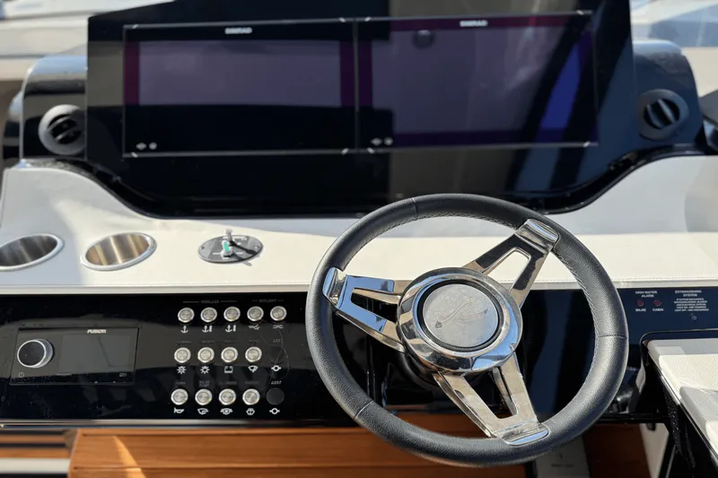 Slide: The Image of Sea Ray Sundancer 370 Outboard 2023 - 17