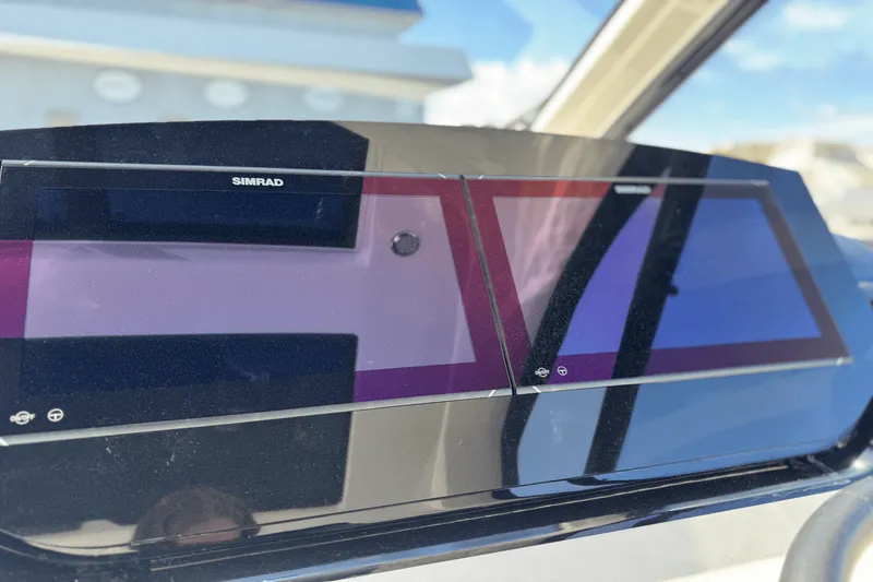 Slide: The Image of Sea Ray Sundancer 370 Outboard 2023 - 19