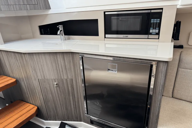 Slide: The Image of Sea Ray Sundancer 370 Outboard 2023 - 25