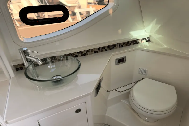 Slide: The Image of Sea Ray Sundancer 370 Outboard 2023 - 28