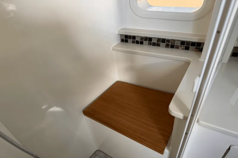 Slide: The Image of Sea Ray Sundancer 370 Outboard 2023 - 30