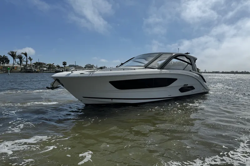 Slide: The Image of Sea Ray Sundancer 370 Outboard 2023 - 4