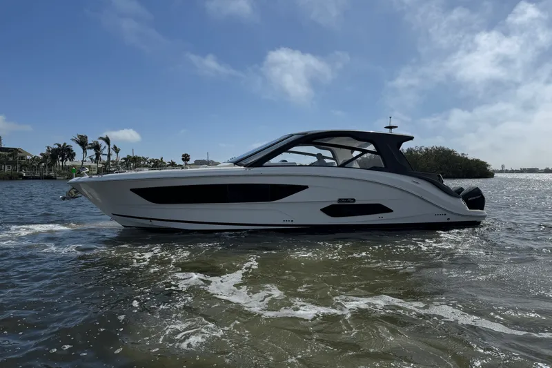 Slide: The Image of Sea Ray Sundancer 370 Outboard 2023 - 5