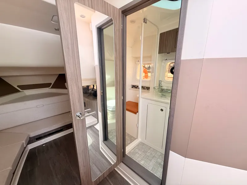 Slide: The Image of Sea Ray Sundancer 370 Outboard 2023 - 74
