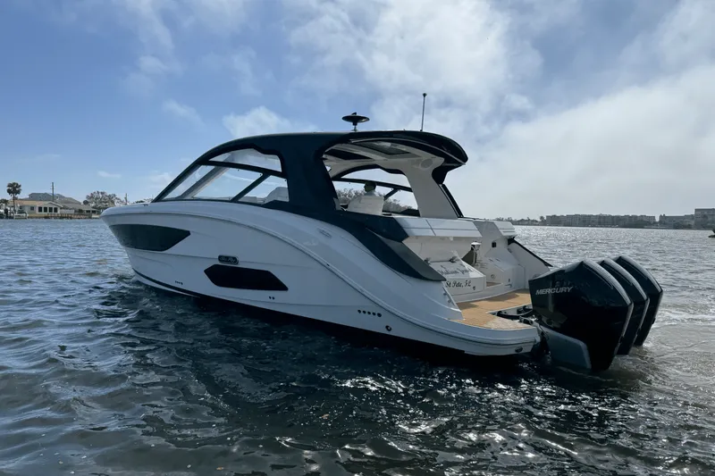 Slide: The Image of Sea Ray Sundancer 370 Outboard 2023 - 9