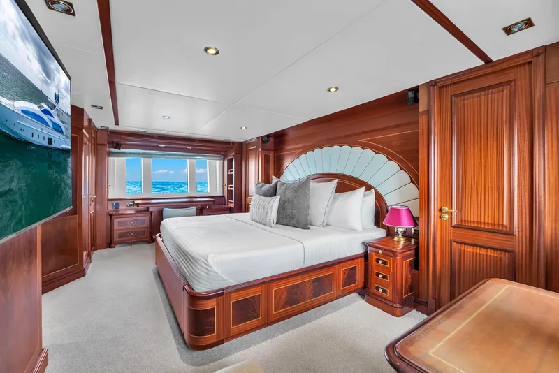 Slide: The Image of Azimut Grande 105 2012 - 81