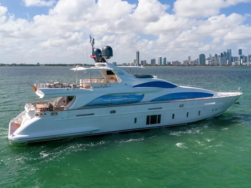 Slide: The Image of Azimut Grande 105 2012 - 30