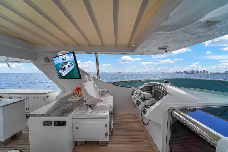 Slide: The Image of Azimut Grande 105 2012 - 123