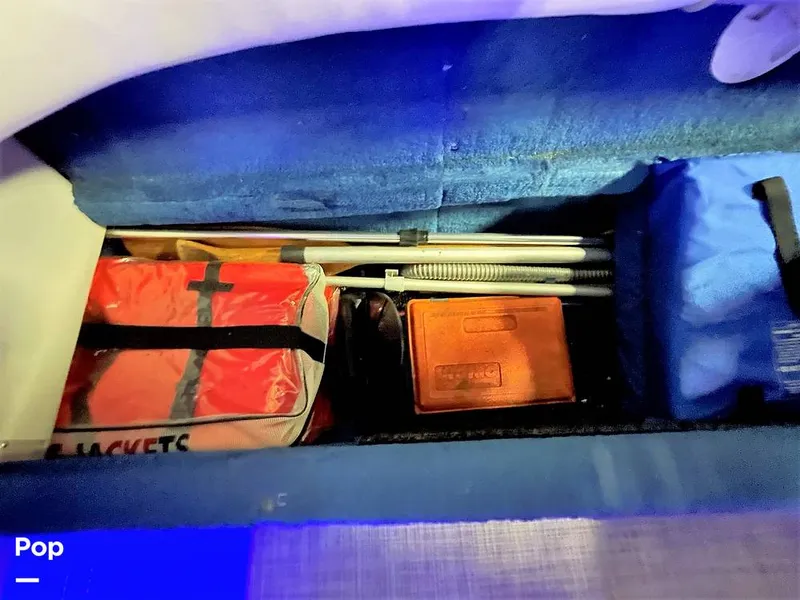 Slide: The Image of Sea Ray 240 Overnighter 1995 - 12040189