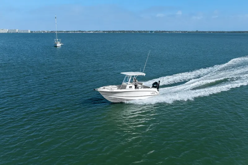 Slide: The Image of Boston Whaler 230 OUTRAGE 2021 - 10